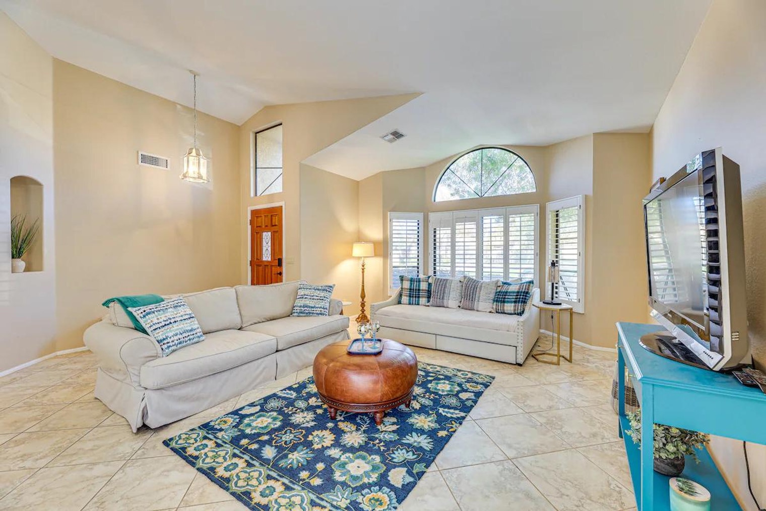 Building Photo - 253 E Vaughn Ave