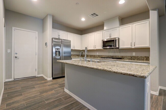 Building Photo - Newer, Fabulous town home in the heart of ...