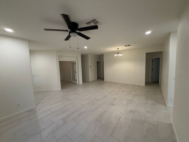Building Photo - Beautifully Remodeled North Peoria Home 3 Bedroom 2 Bath Plus Office