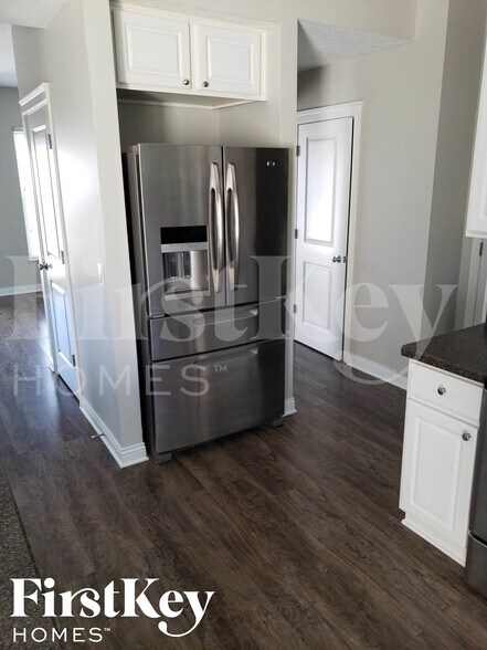 Building Photo - 1527 W Quail Run Dr