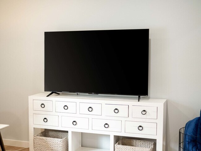 Building Photo - 201 N Dogwood St