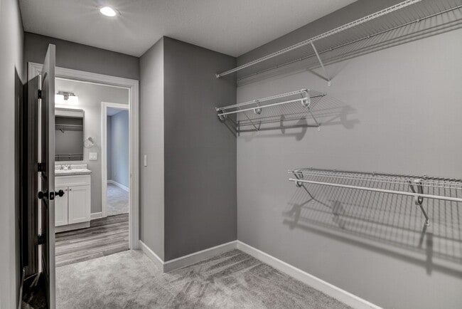 Building Photo - Like New 3 Bedroom Town Home
