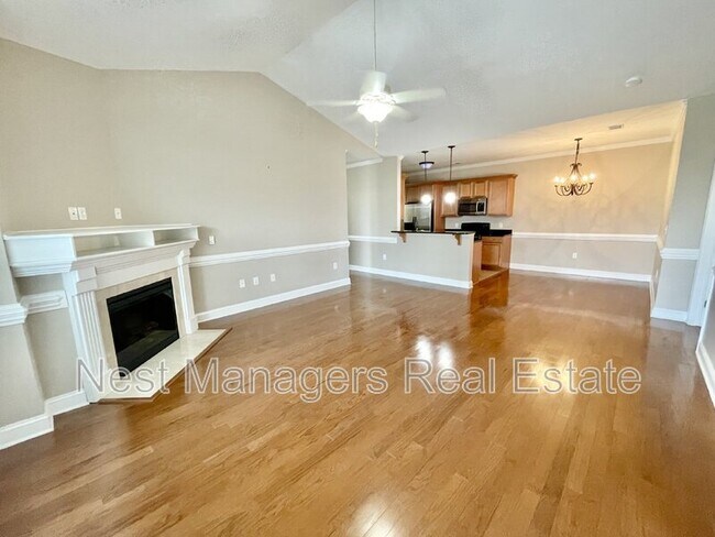 Building Photo - 1922 Harcourt Cir