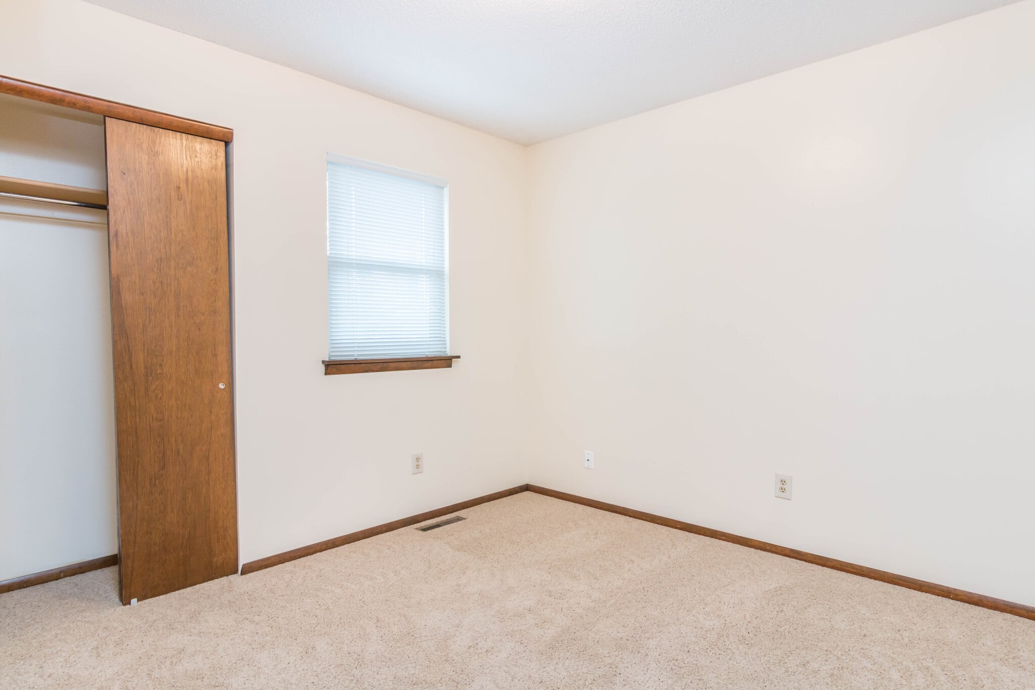 Building Photo - 811 Dondee Dr