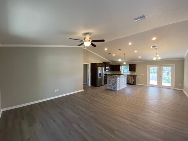 Building Photo - 10 Hemlock Cir Ct