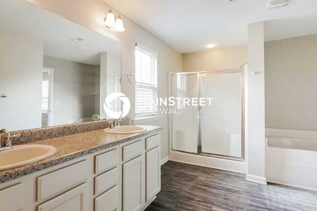 Building Photo - 560 Briar Ridge Cir