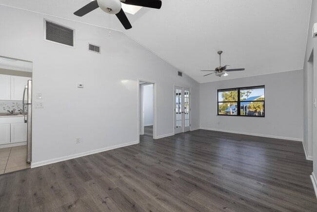 Building Photo - 1401 NE 14th Ct
