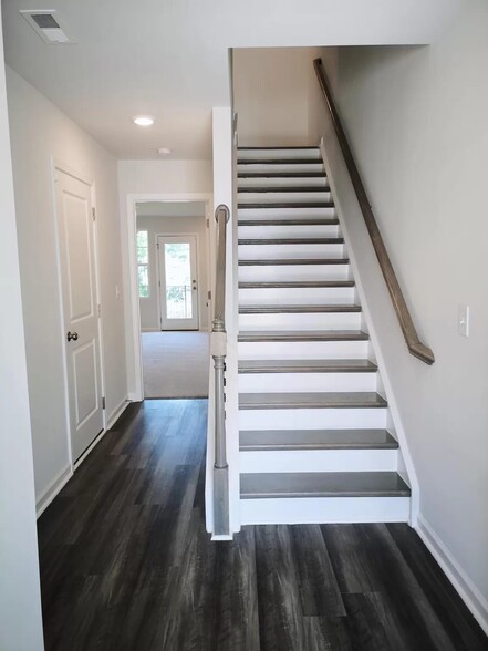 Stairwell - 1068 Shoreside Dr