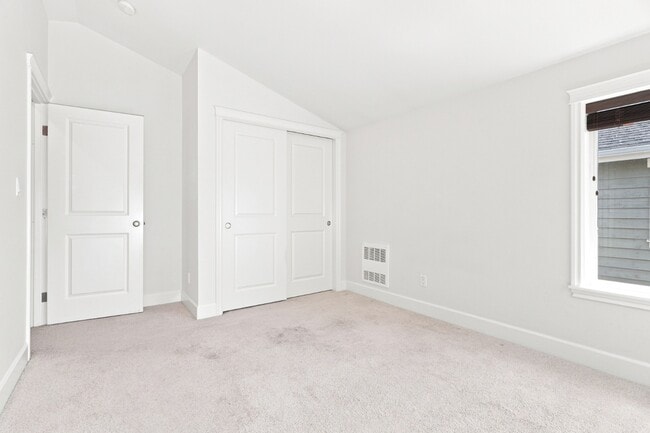 Building Photo - *Beautiful Ballard Townhome with Spacious Fenced Yard & Attached Garage FOR RENT* Available for M...