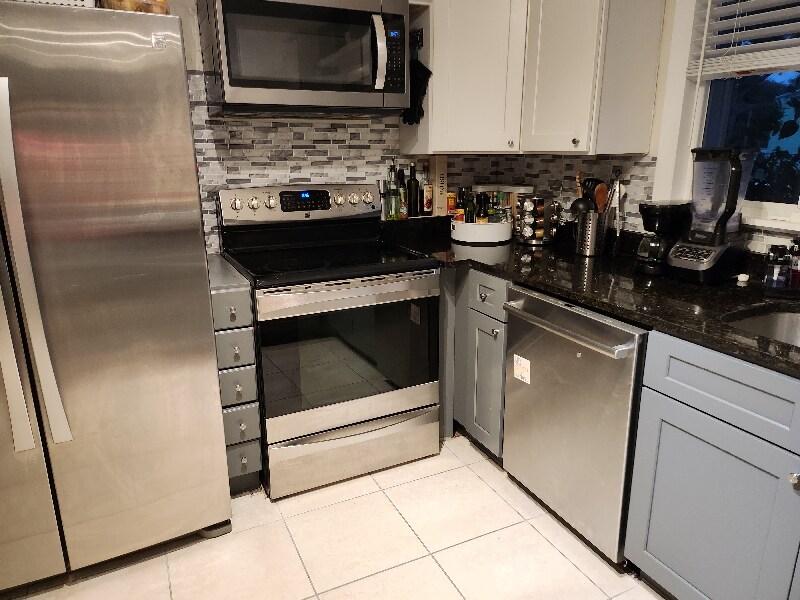 Building Photo - 305 3rd St