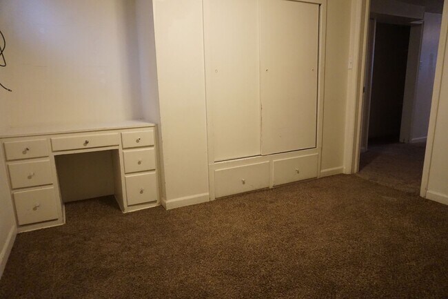 Building Photo - Upgraded 4 Bed 2 Bath Midvale Home