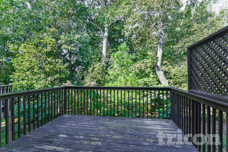 Building Photo - 1470 Knights Trail