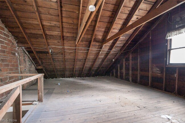 Building Photo - 912 Cambridge Rd