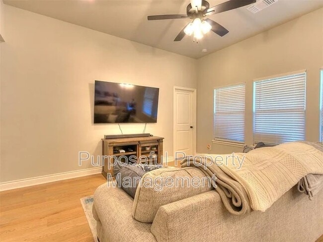 Building Photo - 8701 Ricard Dr