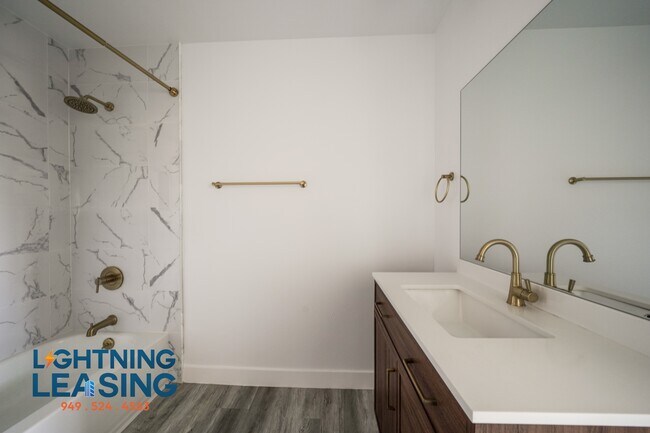 Building Photo - 532 E Arbor Vitae St