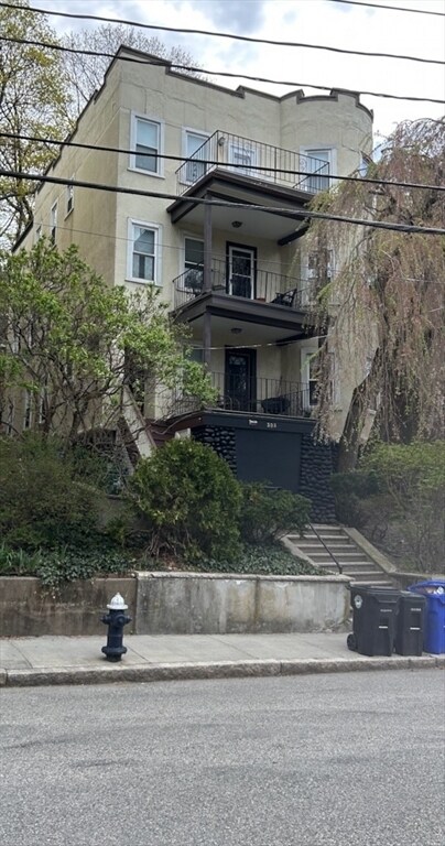 Building Photo - 303 Tappan St