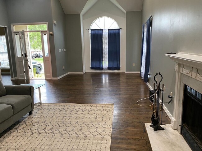Building Photo - Room in 3 Bedroom Townhome at Cressingham Ct
