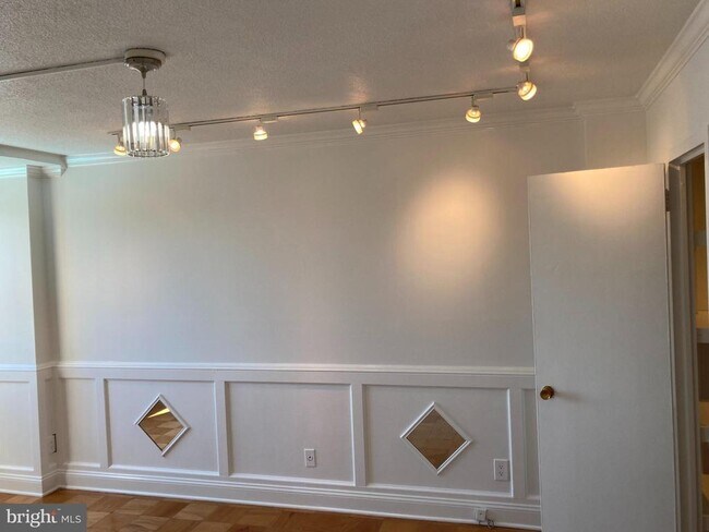 Building Photo - 501 Slaters Ln