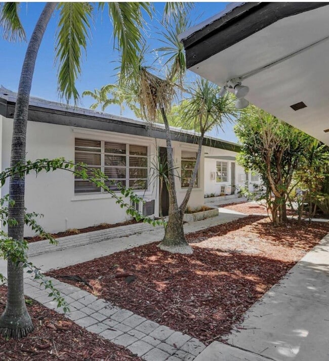 Building Photo - 820 NE 16th Ave