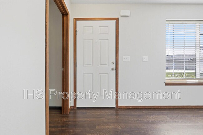 Building Photo - 5520 Leon Ct