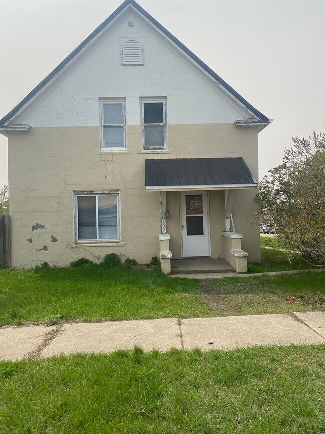 Building Photo - 202 House