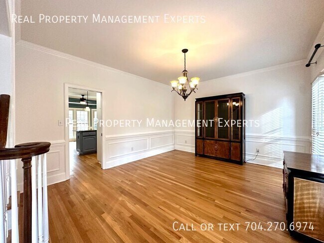 Building Photo - 640 Barington Pl