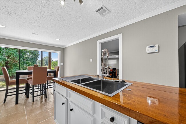 Building Photo - 5815 Green Terrace Ln