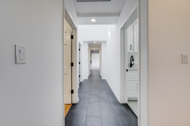 Building Photo - 15851 Mulholland Pl