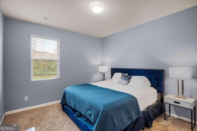 Building Photo - 637 Yazzie Pl