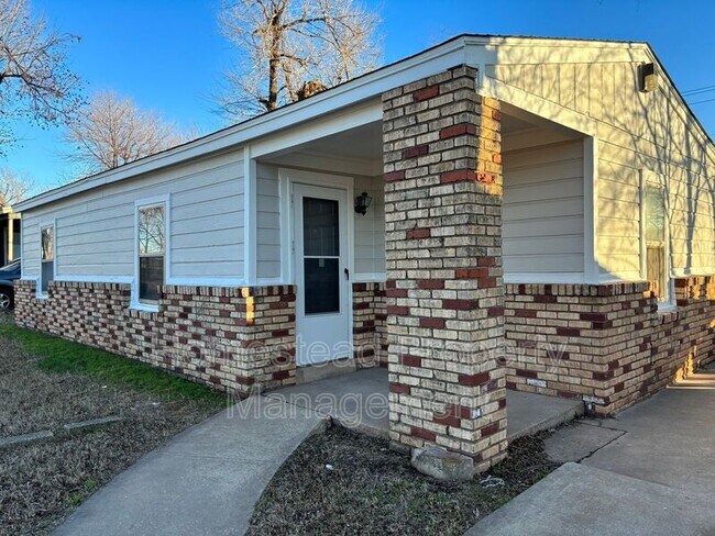 Primary Photo - 1006 SE 51st St