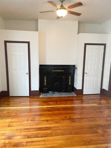 Building Photo - 1607 Sarah St