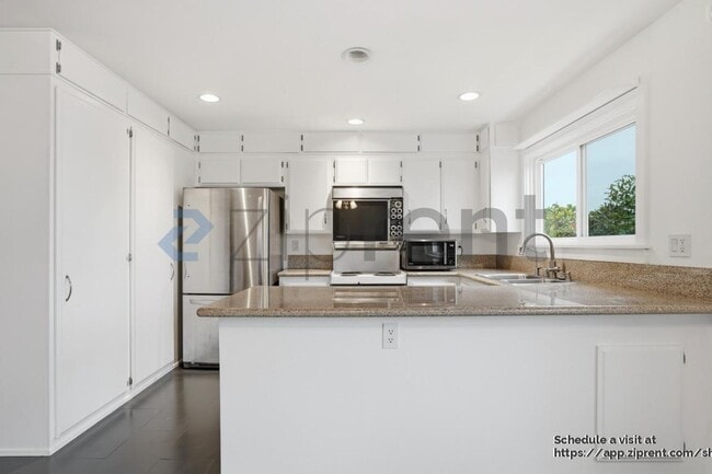 Building Photo - 1200 Opal St