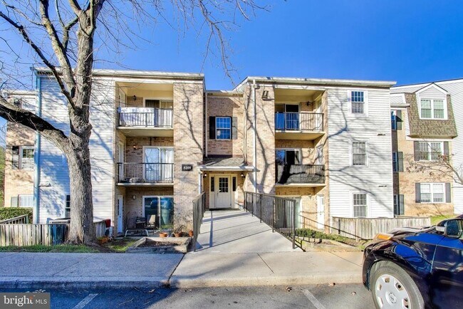 Building Photo - 8205 Whispering Oaks Way