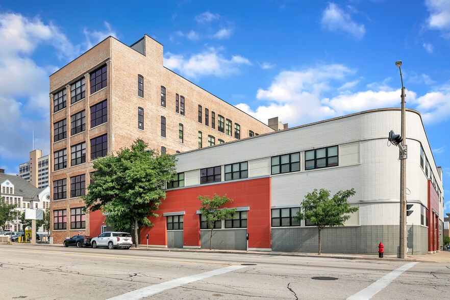 Building Photo - 700 Lofts