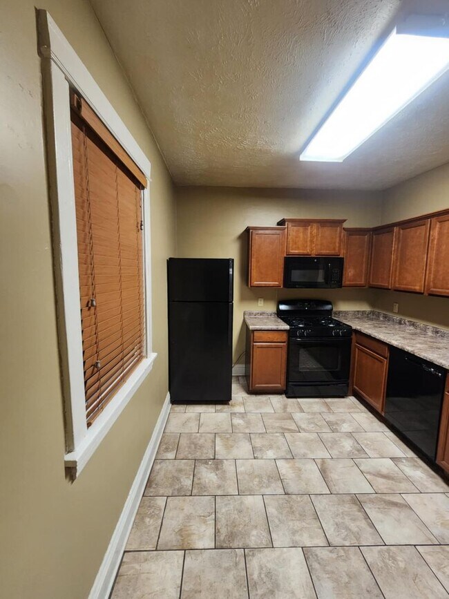 Building Photo - Three Bedroom Villa in Downtown Omaha!