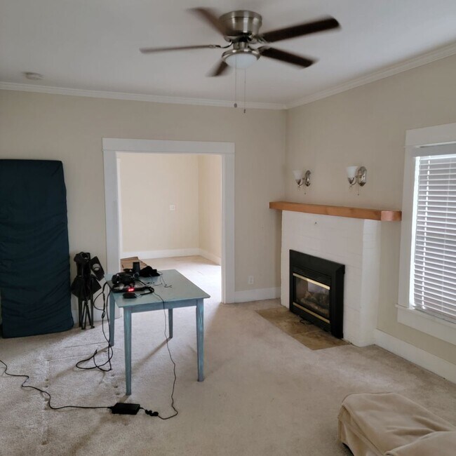 Building Photo - Charming 2-Bedroom House Near Downtown Oak Harbor