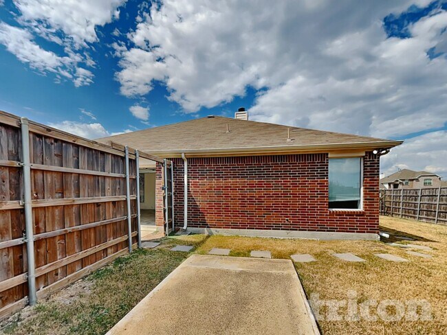 Building Photo - 317 Welch Dr