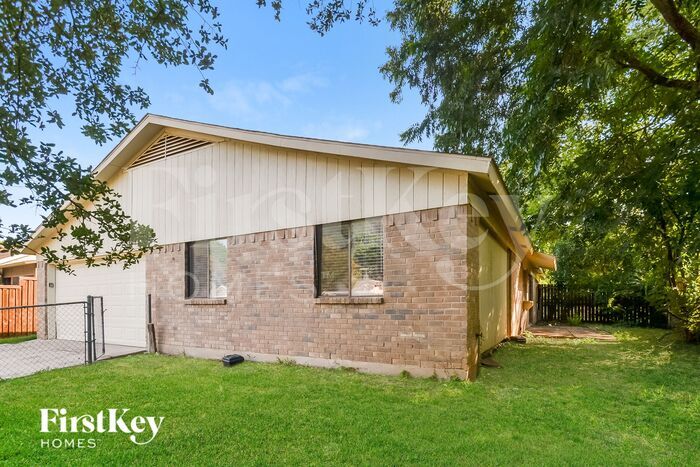 Building Photo - 3004 Charter Oak Dr