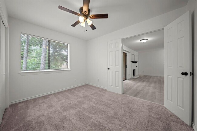 Building Photo - 3500 Tangle Brush Dr