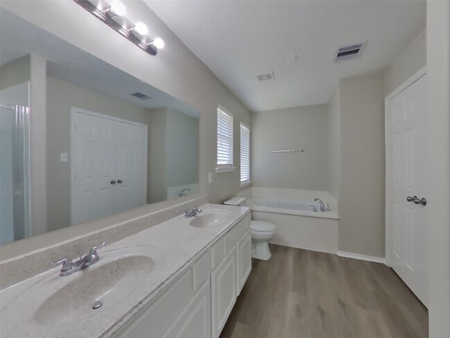 Building Photo - 18451 Sunrise Pines Dr