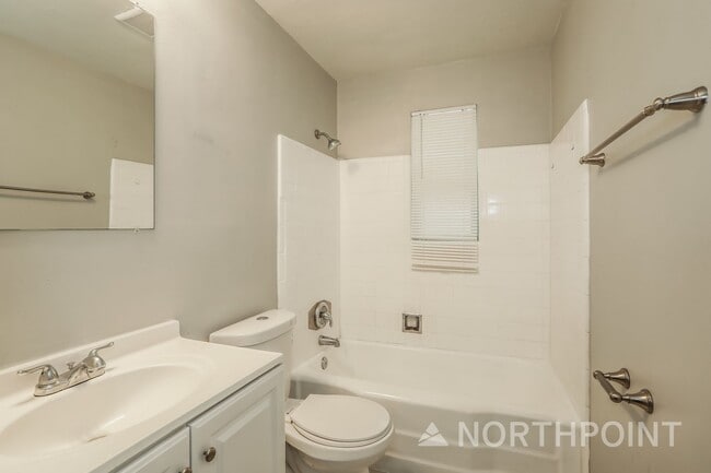 Building Photo - 3 BR/2BA | Newly Renovated Single Family Home |  Front and back yard| Double-long driveways!