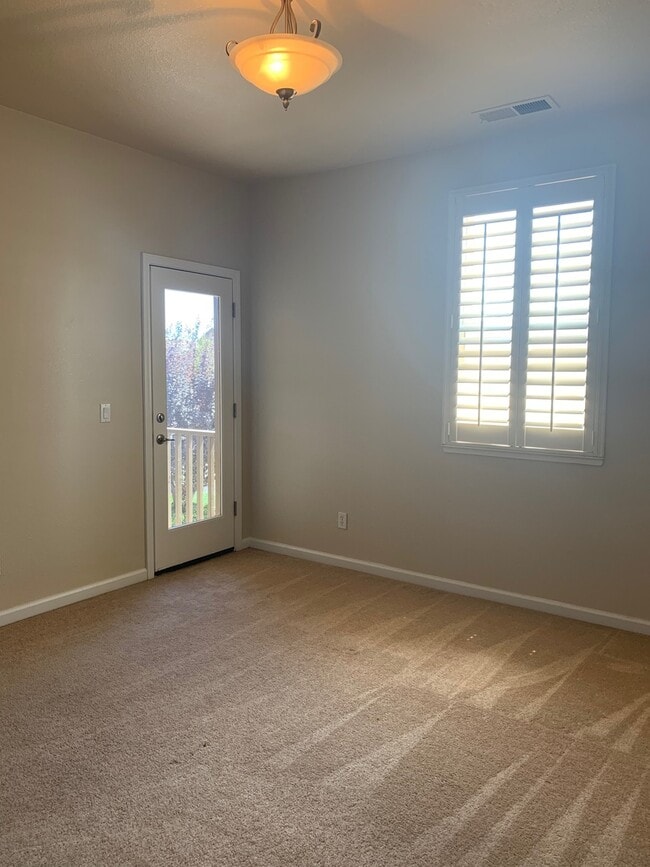 Building Photo - Gorgeous home in Patterson