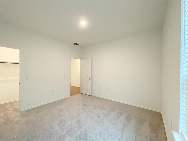 Building Photo - 6825 Ellsworth Walk