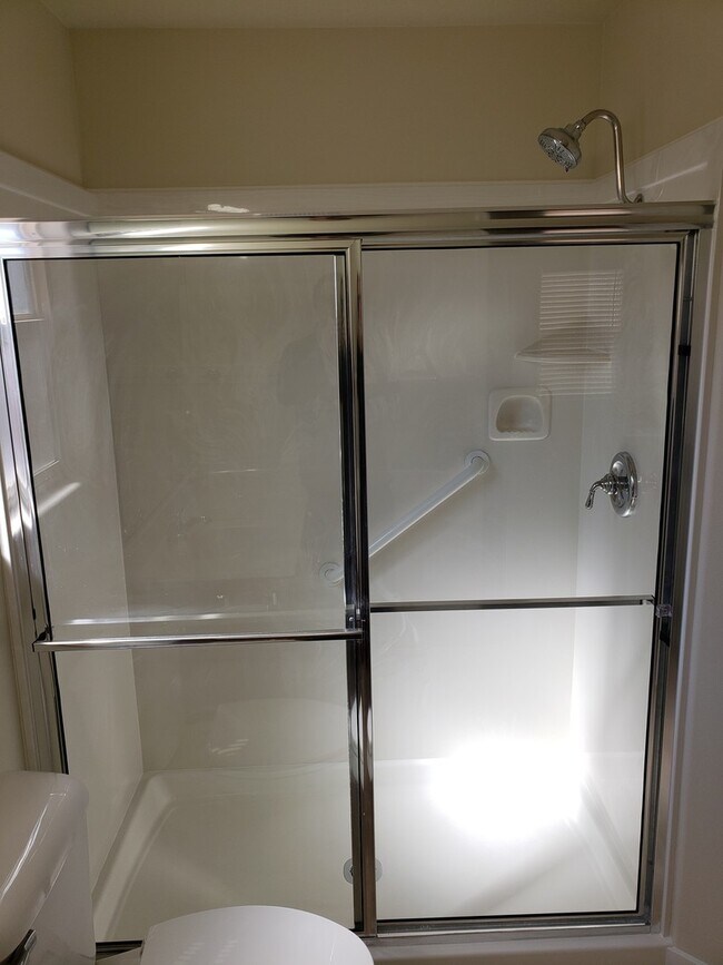 Building Photo - Bright Home with 2 Car Garage