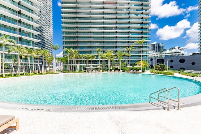 Building Photo - 650 NE 32nd St