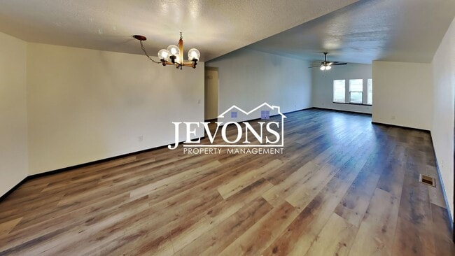 Building Photo - 1202 S 39th Ave