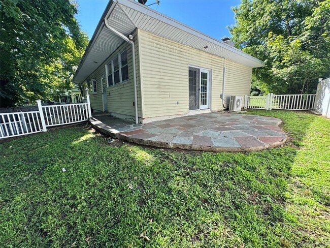 Building Photo - 23 Wooleys Ln