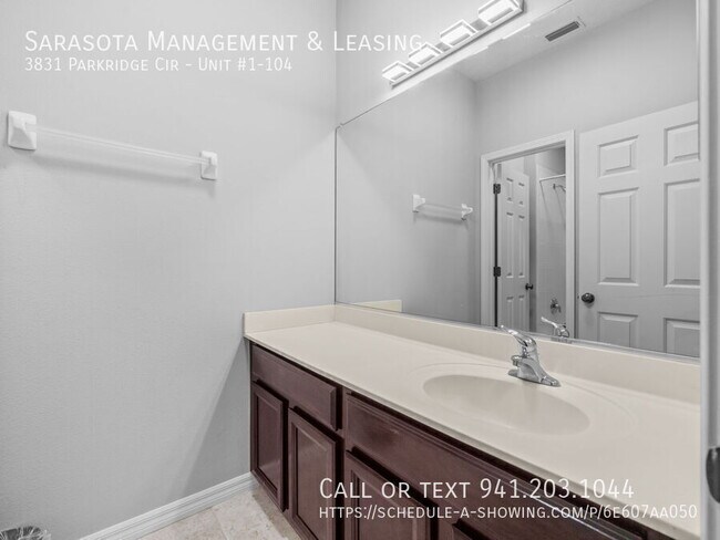Building Photo - 3831 Parkridge Cir