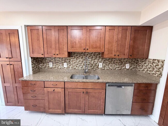 Building Photo - 5900 Parenham Way