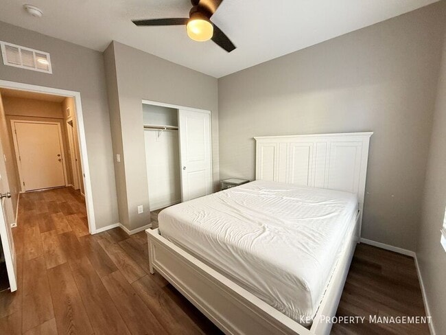 Building Photo - 525 Mossy Cup St